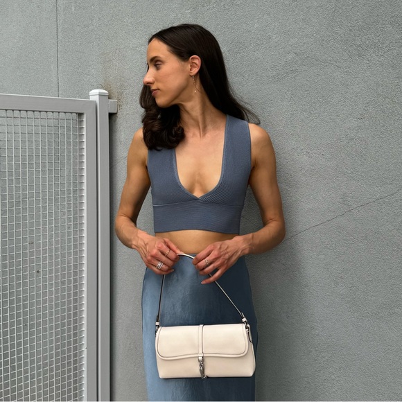 Aritzia Babaton Sculpt Knit Deep V Tank - Picture 1 of 5